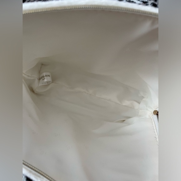 Guerlain Fluffy White Makeup Bag w/logo imprint inside 17.5H x 23W/19Wx 7D cm. - Picture 5 of 6